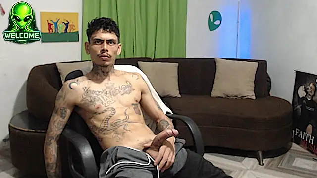 alpha_zom's Webcam Show