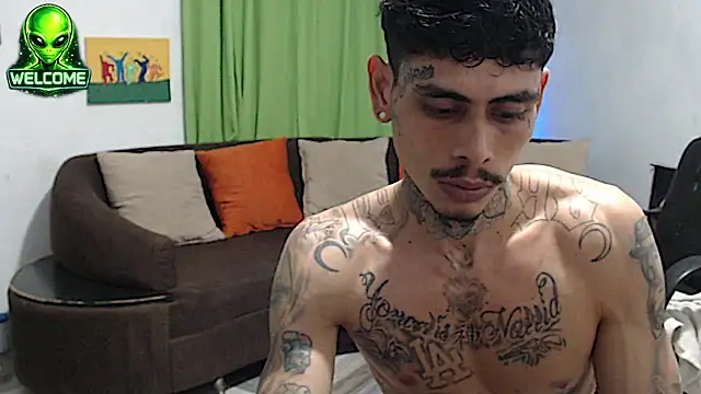 alpha_zom's Webcam Show
