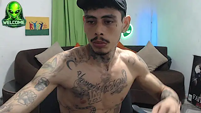 alpha_zom's Webcam Show