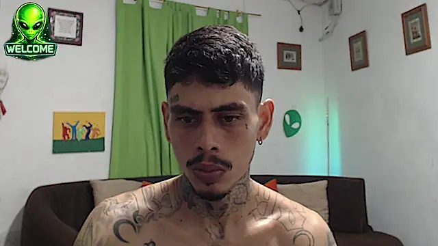 alpha_zom's Webcam Show