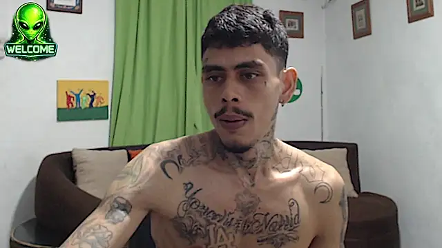 Show modela alpha_zom na web-kameri