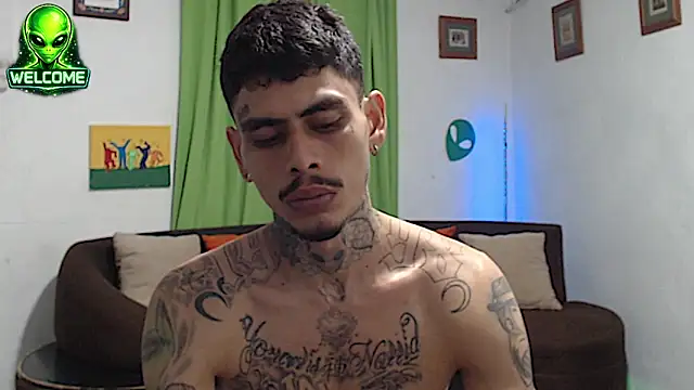 alpha_zom's Webcam Show