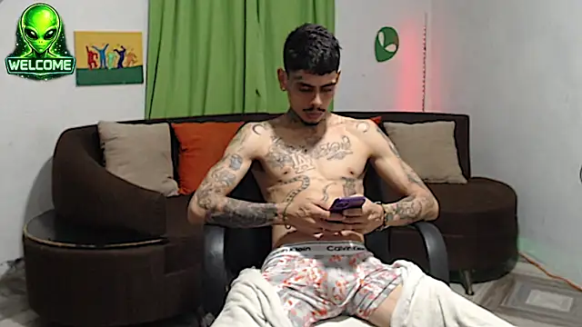 alpha_zom's Webcam Show