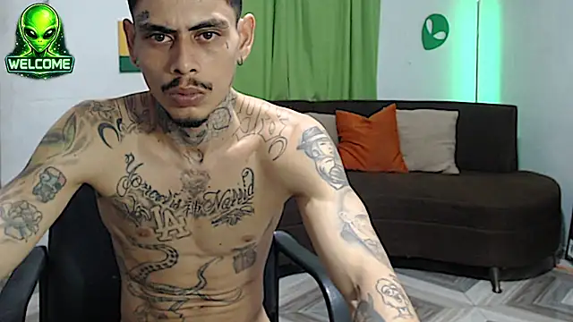 alpha_zom's Webcam Show