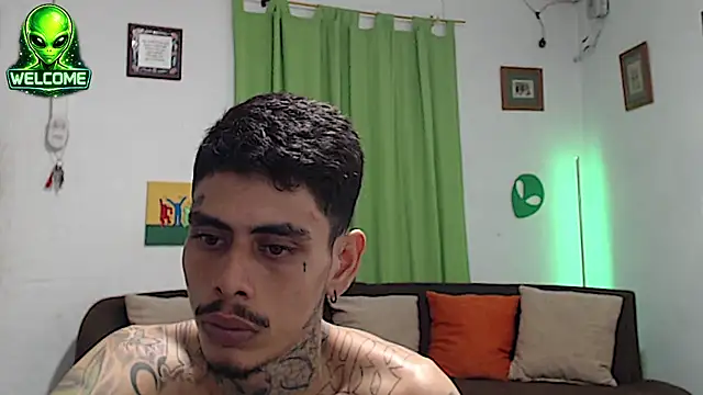 alpha_zom's Webcam Show