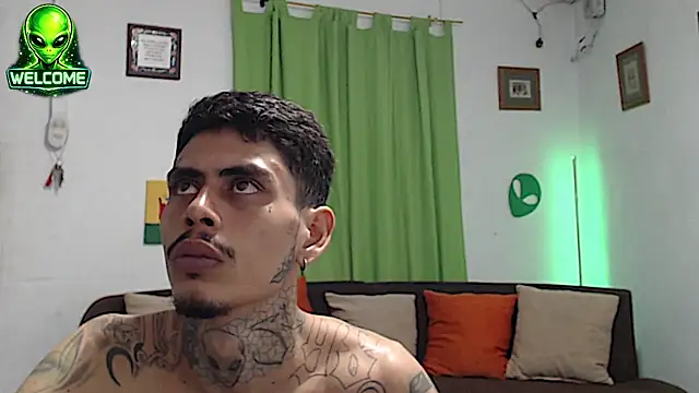 عرض كام alpha_zom