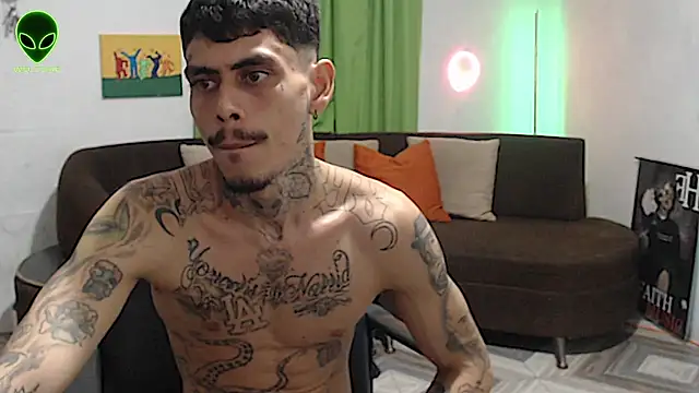alpha_zom's Webcam Show