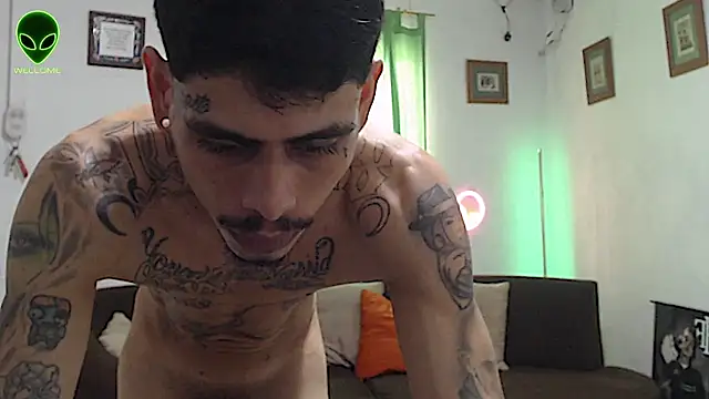alpha_zom's Webcam Show