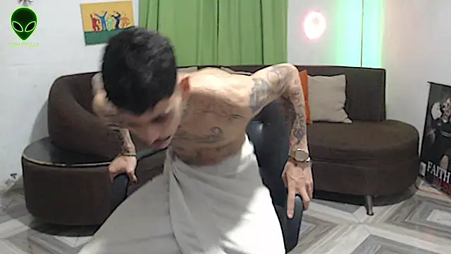 alpha_zom's Webcam Show