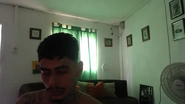 alpha_zom's Webcam Show