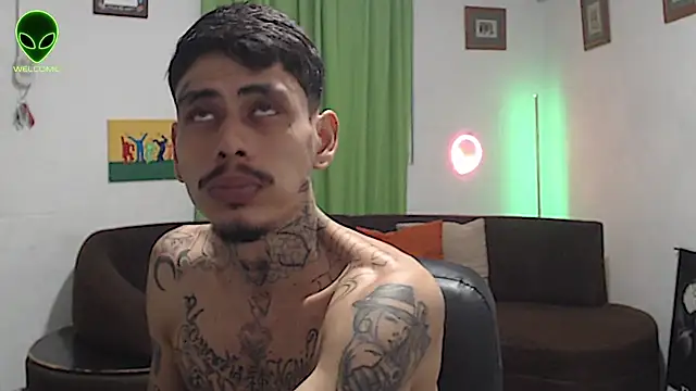 alpha_zom's Webcam Show