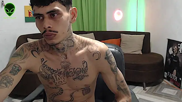 Pokazy przed kamerką – alpha_zom