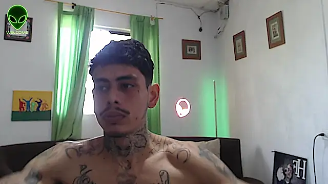 Pertunjukan Kamera Web alpha_zom