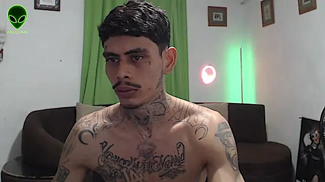 alpha_zom's Webcam Show