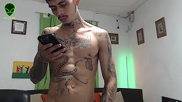 alpha_zom's Webcam Show