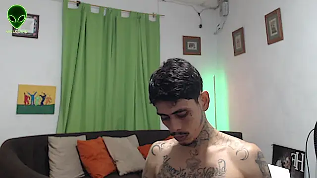 alpha_zom's Webcam Show