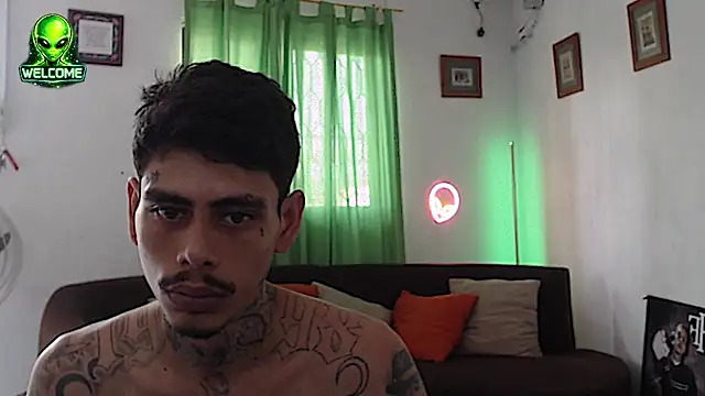 alpha_zom's Webcam Show
