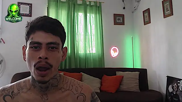 alpha_zom's Webcam Show
