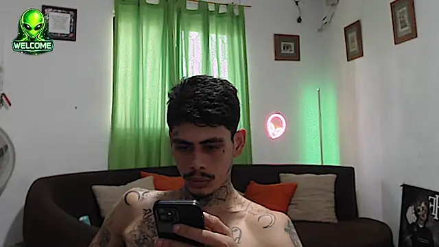 عرض كام alpha_zom