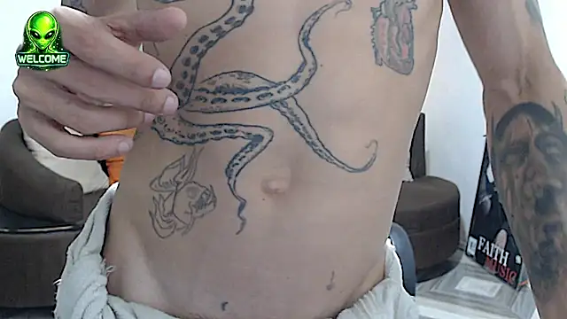 alpha_zom Show in webcam