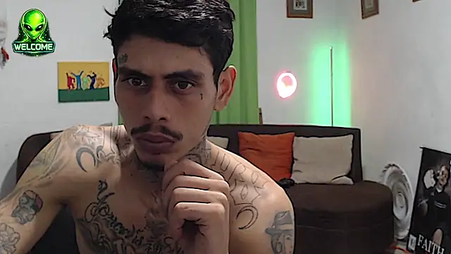 alpha_zom's Live XXX Chat