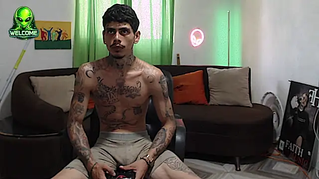 alpha_zom's Webcam Show