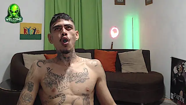 alpha_zom's Webcam Show
