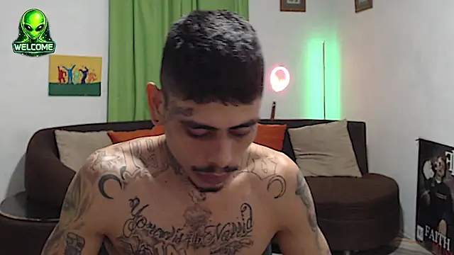 alpha_zom's Webcam Show