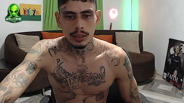 alpha_zom Webcamshow