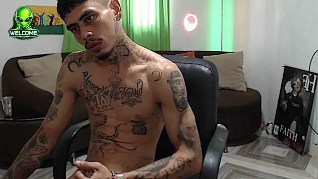 alpha_zom's Webcam Show