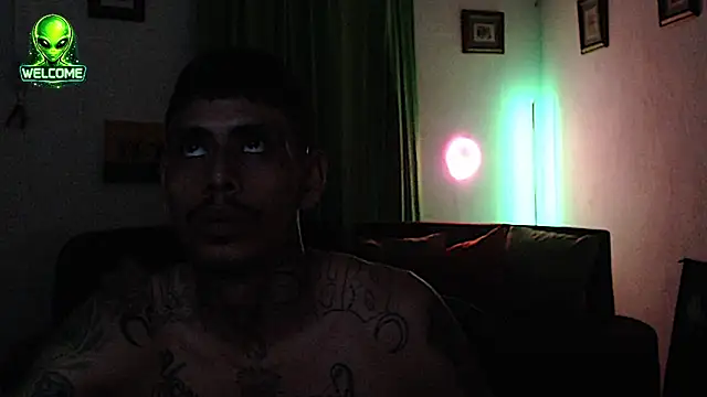 Show modela alpha_zom na web-kameri