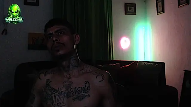 alpha_zom's Webcam Show