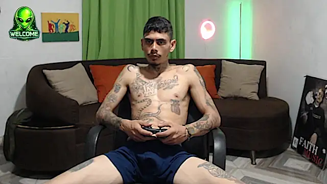 alpha_zom webcam show