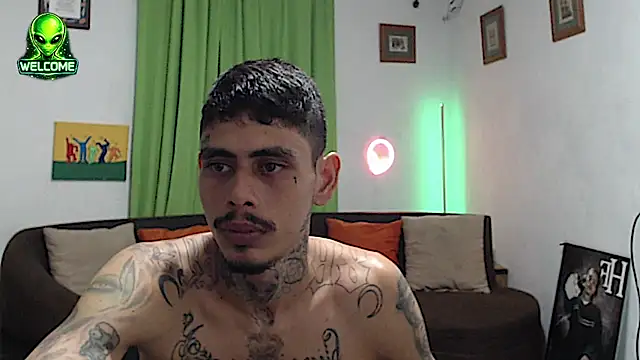 alpha_zom's Webcam Show