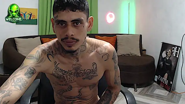 alpha_zom's Webcam Show