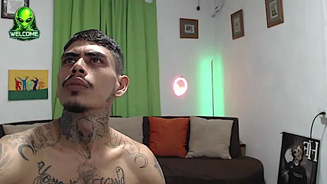 alpha_zom's Webcam Show