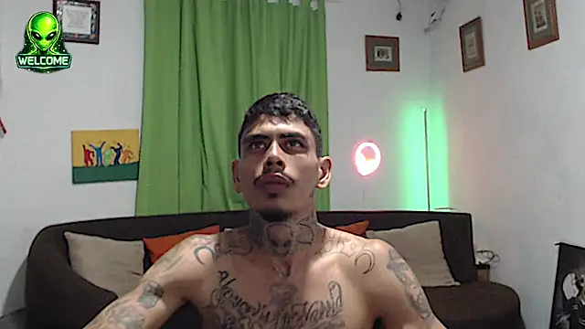 alpha_zom's Webcam Show