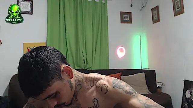 alpha_zom's Webcam Show