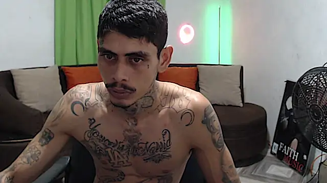 alpha_zom Chat XXX in diretta