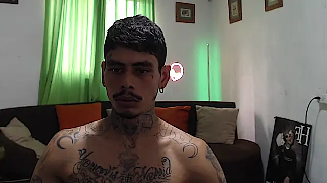 Pertunjukan Kamera Web alpha_zom