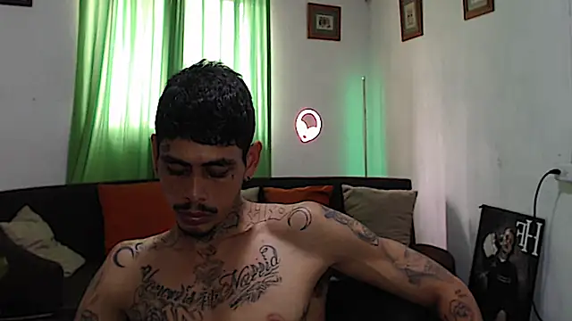 Show modela alpha_zom na web-kameri