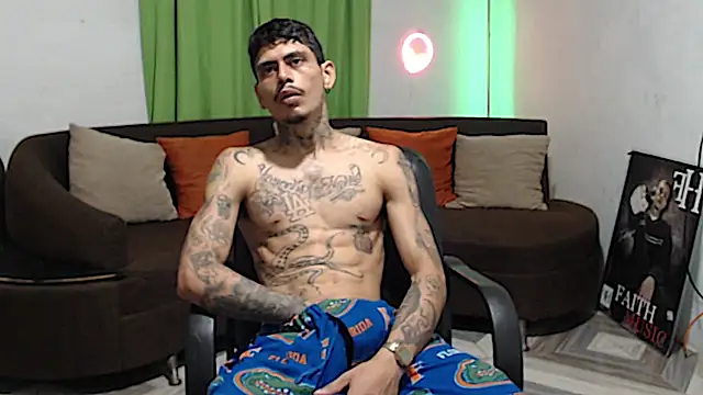alpha_zom Webcam Show