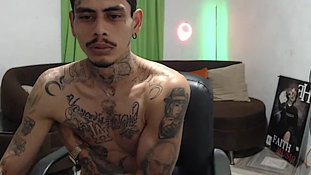 alpha_zom – webcam-show