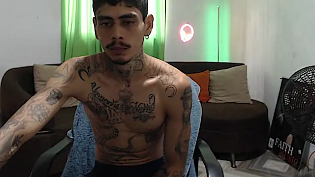 alpha_zom Webcam Show