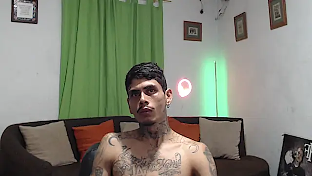 alpha_zom's Webcam Show