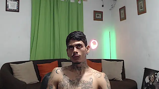 alpha_zom's Webcam Show
