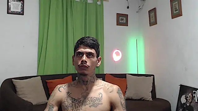 alpha_zom's Webcam Show