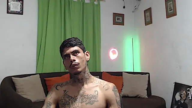 alpha_zom Webcam Show