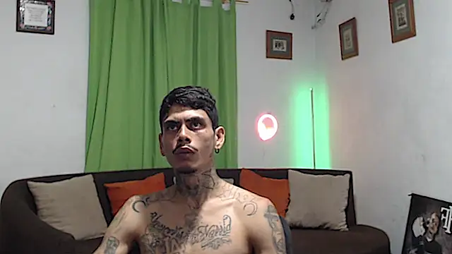 alpha_zom webcam show