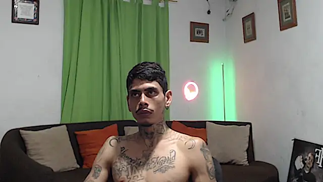 alpha_zom webcam show